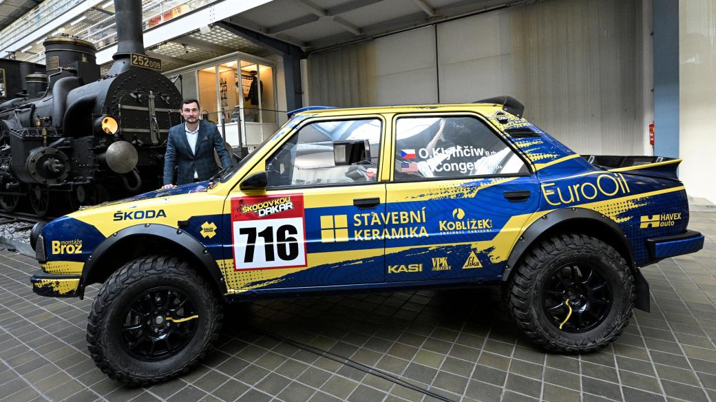 Automobilový jezdec Ondřej Klymčiw představil vůz Škoda 130 LR, se kterým pojede Rallye Dakar v kategorii Klasik