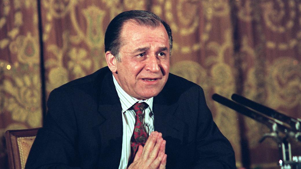 Rumunský prezident Ion Iliescu na snímku z roku 1990