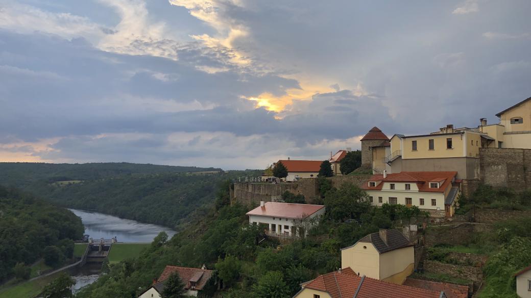 Znojmo, vpravo Rotunda svaté Kateřiny