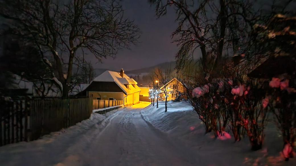 Obyvatelé Kladrub chystají vánoční výzdobu už 20 let