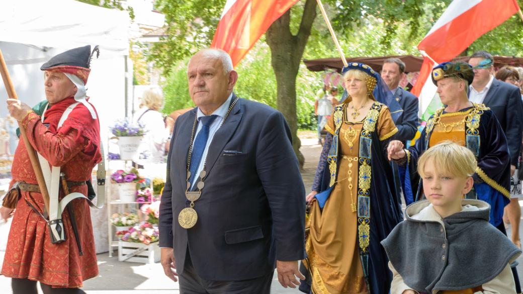 Starosta Jaroslav Červinka na historické slavnosti v Poděbradech letos v červnu