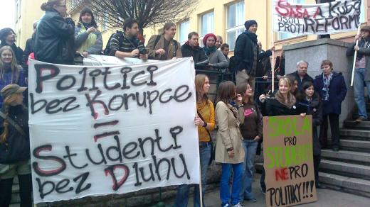 Studenti UJEP protestují proti reformě vysokých škol