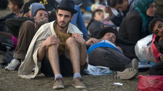 V zásadě se během celé pouti pohybují uprchlíci s pomocí podsvětí a organizovaného zločinu