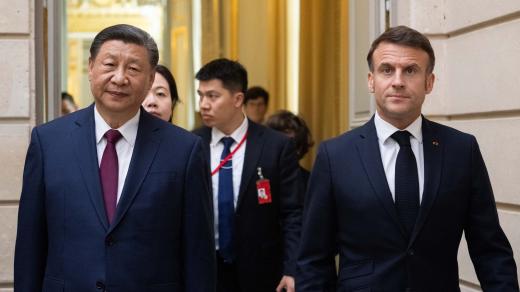 Čínský prezident Si Ťin-pching a jeho francouzský protějšek Emmanuel Macron v Paříži