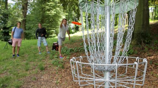 Discgolf, diskgolf, létající talíř, sport, park Hostačov