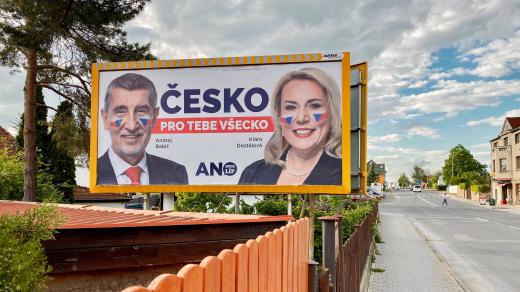 Billboard hnutí ANO s heslem kampaně pro volby do Evropského parlamentu „Česko, pro tebe všecko“