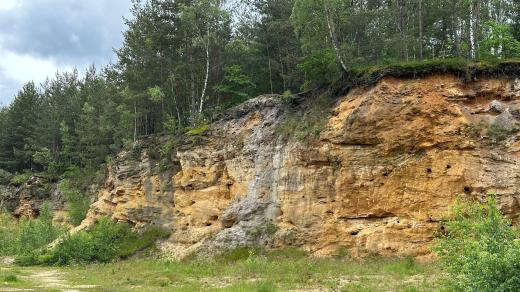Z geologického hlediska je území nejlépe odkrytým profilem starosedelského souvrství v Sokolovské pánvi