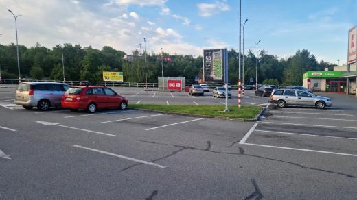 Jedním z obchodních domů, který chce v Jihlavě dlouhodobé parkování omezit, je Kaufland