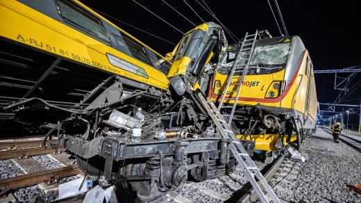 Osobní vlak RegioJet, který jel směrem na Slovensko, narazil čelně do nákladního