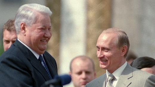 Boris Jelcin a Vladimir Putin v roce 2000 v centru Moskvy