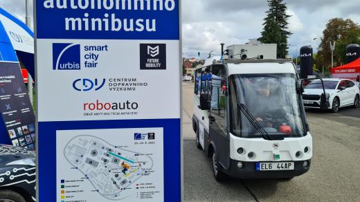 Autonomní minibus vozil návštěvníky Mezinárodního strojírenského veletrhu v roce 2022
