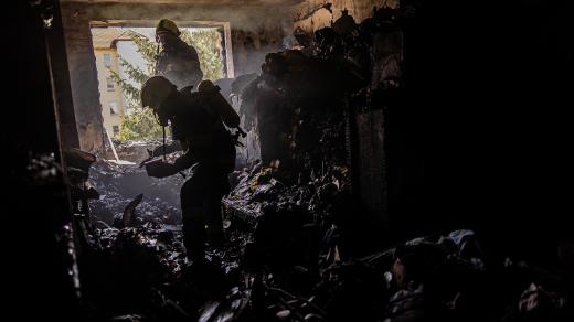 Požár bytu v Jičíně měl tragické následky, jeden člověk zemřel. Odhadovaná škoda je 2 miliony korun