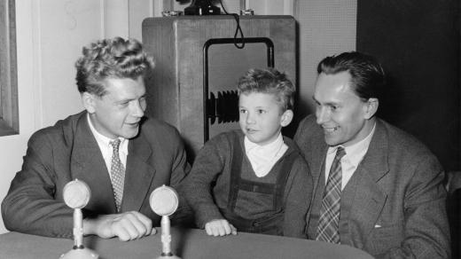 Jiří Hanzelka a Miroslav Zikmund na rozhlasové výstavě (1958)