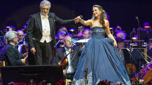 Španělský pěvec Plácido Domingo a sopranistka Adriana Kučerová vystoupili 4. září 2021 v českokrumlovské Pivovarské zahradě na úvod 30. ročníku Mezinárodního hudebního festivalu Český Krumlov