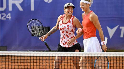 Lucie Šafářová a Bethanie Matteková Sandsová obnovily spolupráci a na turnaji v Praze postoupily do 2. kola