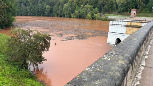 Hladina Labe na přehradě Les Království v neděli 15.9.2024 dopoledne