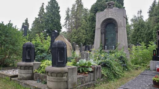 Hrob zakladatelů Vlasteneckého spolku muzejního v Olomouci. Hřbitov v Olomouc-Neředíně