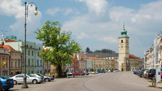 Smetanovo náměstí v Litomyšli s historickou radnicí z roku 1418