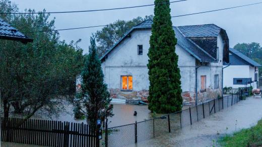 Petrovice u Karviné, potok Petrůvka se proměnil v dravou řeku