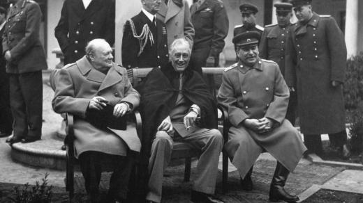 Hlavy spojeneckých sil – Churchill, Roosevelt a Stalin na konferenci v Jaltě v roce 1945