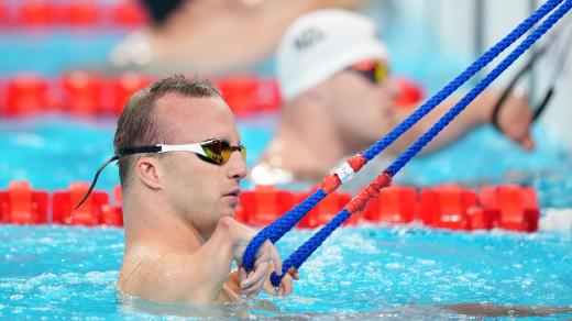 Arnošt Petráček na startu paralympijského závodu v Paříži