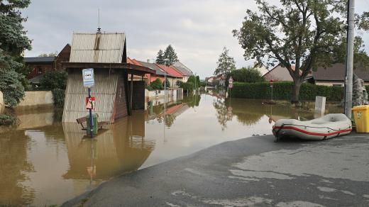 Ulice Čapky Drahlovského v Chomoutově