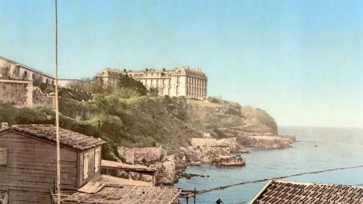 Chateau du Pharo, starý přístav, Vieux Port, Marseille, Francie, 1890, historická, digitálně restaurovaná reprodukce originálu z 19. století.