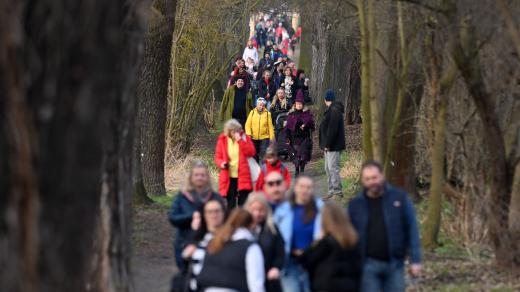 Kilometrovkou se tradičně v Plzni vynáší zima