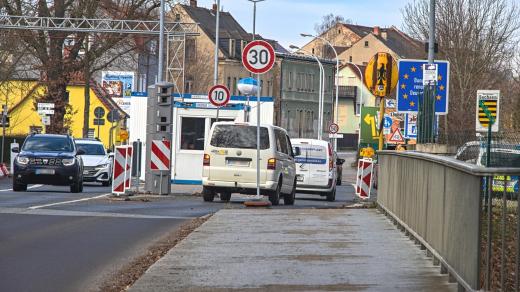 Na hranici s Německem v Žitavě je nově rychlost snížená na 10 km/h