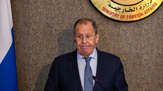 Ruský ministr zahraničí Sergej Lavrov na tiskové konferenci se svým egyptským protějškem v Káhiře