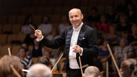 Šéfdirigent Komorní filharmonie Pardubice Stanislav Vavřínek