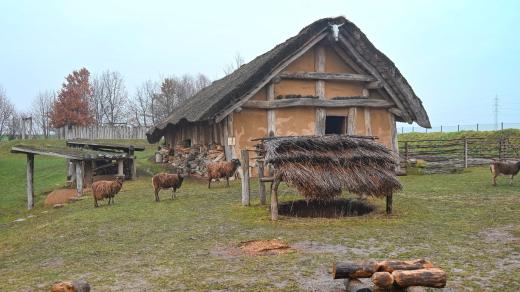 Královéhradecký kraj rozšiřuje vnitřní expozice Archeoparku pravěku ve Všestarech
