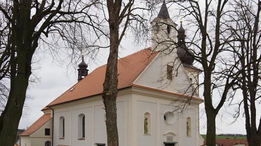 Novotou září opravený kostel v Radostíně nad Oslavou