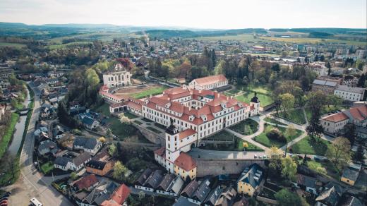 Návštěvníkům sídla rodu Kolowratů v Rychnově nad Kněžnou se otevře nově upravený zámecký areál