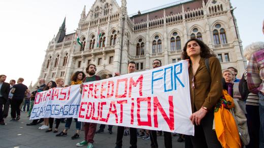 Maďarští studenti v minulosti už několikrát protestovali proti zásahům vlády na proti akademii, fotografie z roku 2017