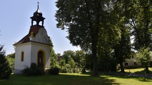 Kapličku v Noříně na návsi uchránilo před zničením kohoutí zakokrhání