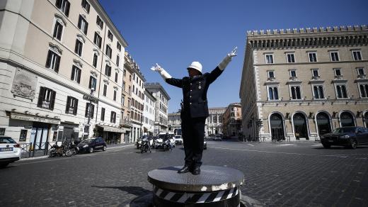 Legendární dopravní policisté na Piazza Venezia v Římě