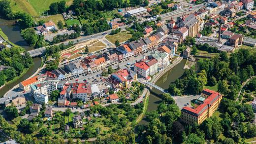 Jaroměř je prvně připomínána v roce 1298. Hradiště bylo povýšeno na královské město, patřící od roku 1307 manželce Vaclava II. Elišce Rejčce jako věnné město českých královen