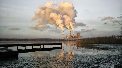 Továrna, elektrárna, teplárna, kouř, smog, životní prostředí (ilustrační foto)